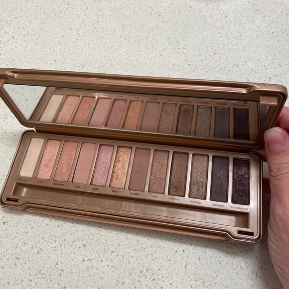 Urban Decay Naked 3 Eyeshadow Palette - Picture 2 of 2